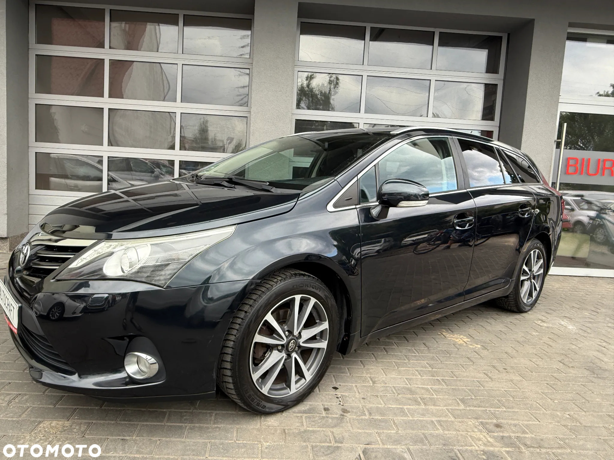 Toyota Avensis 1.8 Premium MS - 24