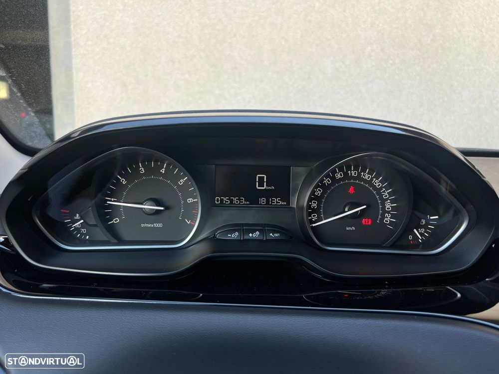 Peugeot 208 1.2 PureTech Signature - 5