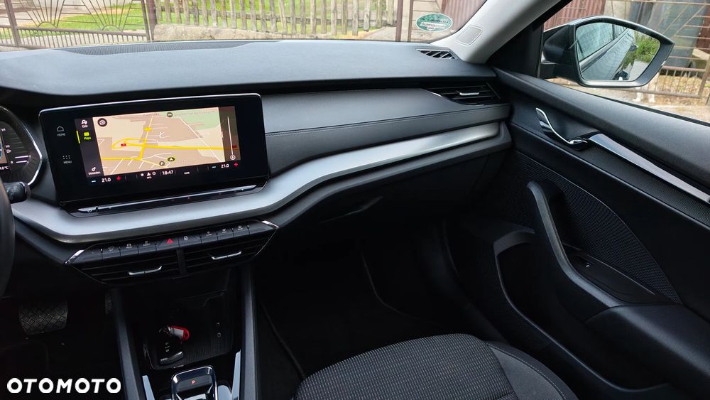 Skoda Octavia 2.0 TDI DSG Sportline - 24