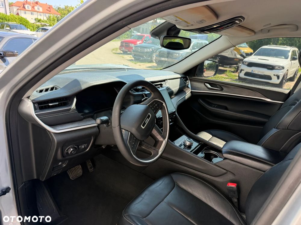 Jeep Grand Cherokee - 8