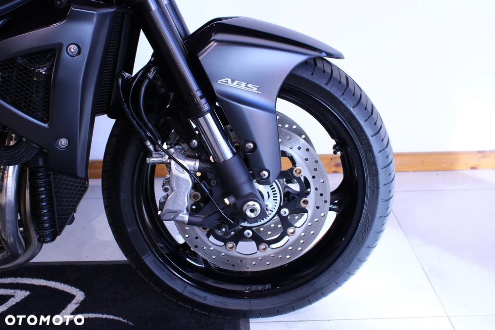 Suzuki GSX - 27