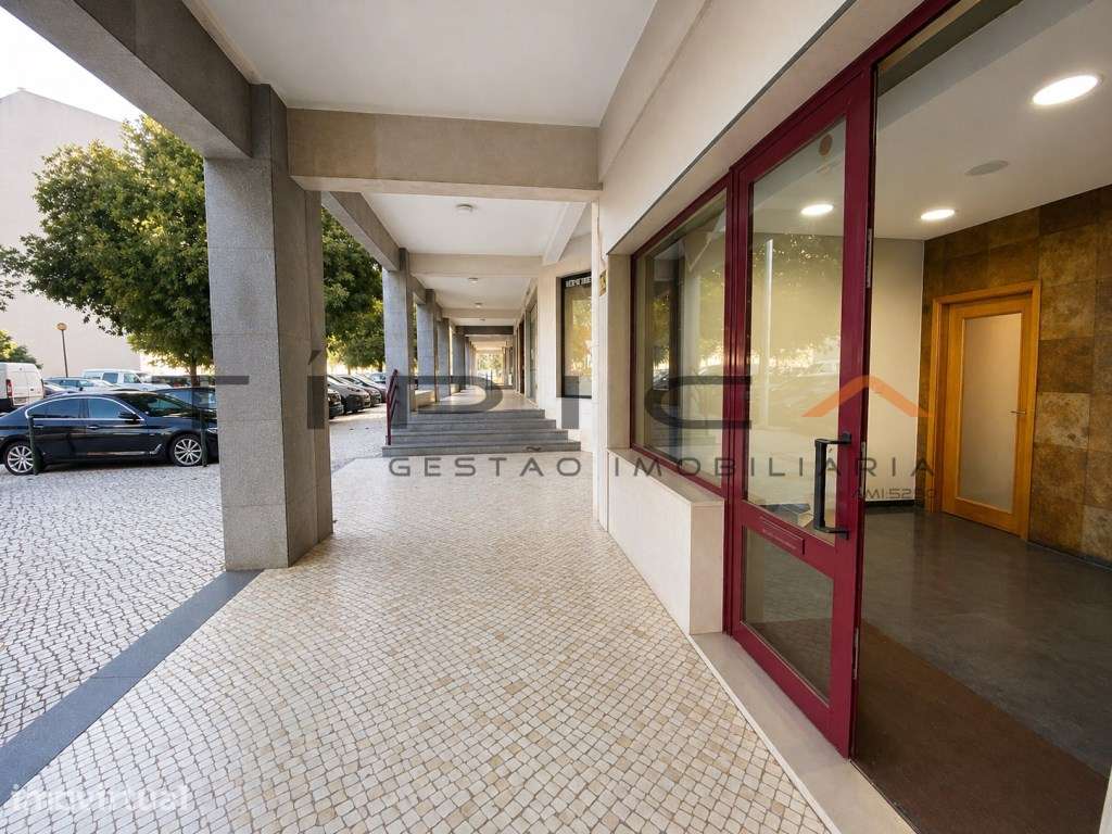 O espaço certo para fazer crescer o seu negócio, com estacionamento... - Grande imagem: 2/8