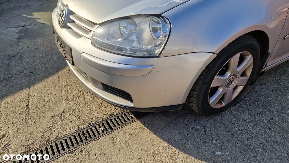VOLKSWAGEN GOLF V ZDERZAK PRZÓD LA7W - 2