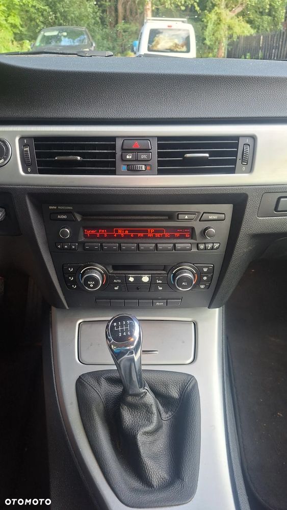 BMW Seria 3 318i - 9