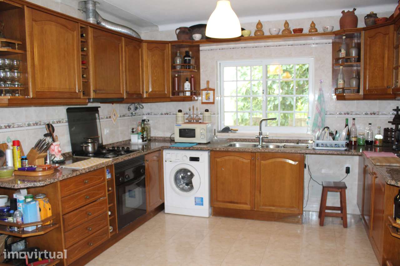 Moradia isolada com garagem e jardim em Azeitão - Grande imagem: 5/28
