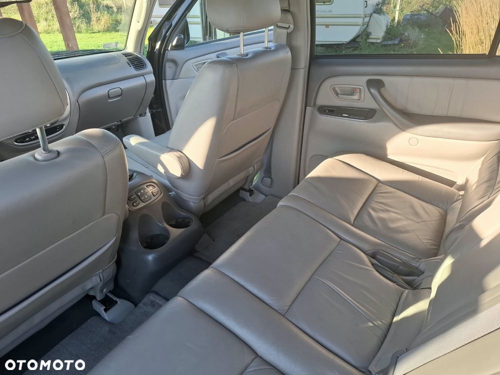 Toyota Sequoia - 18