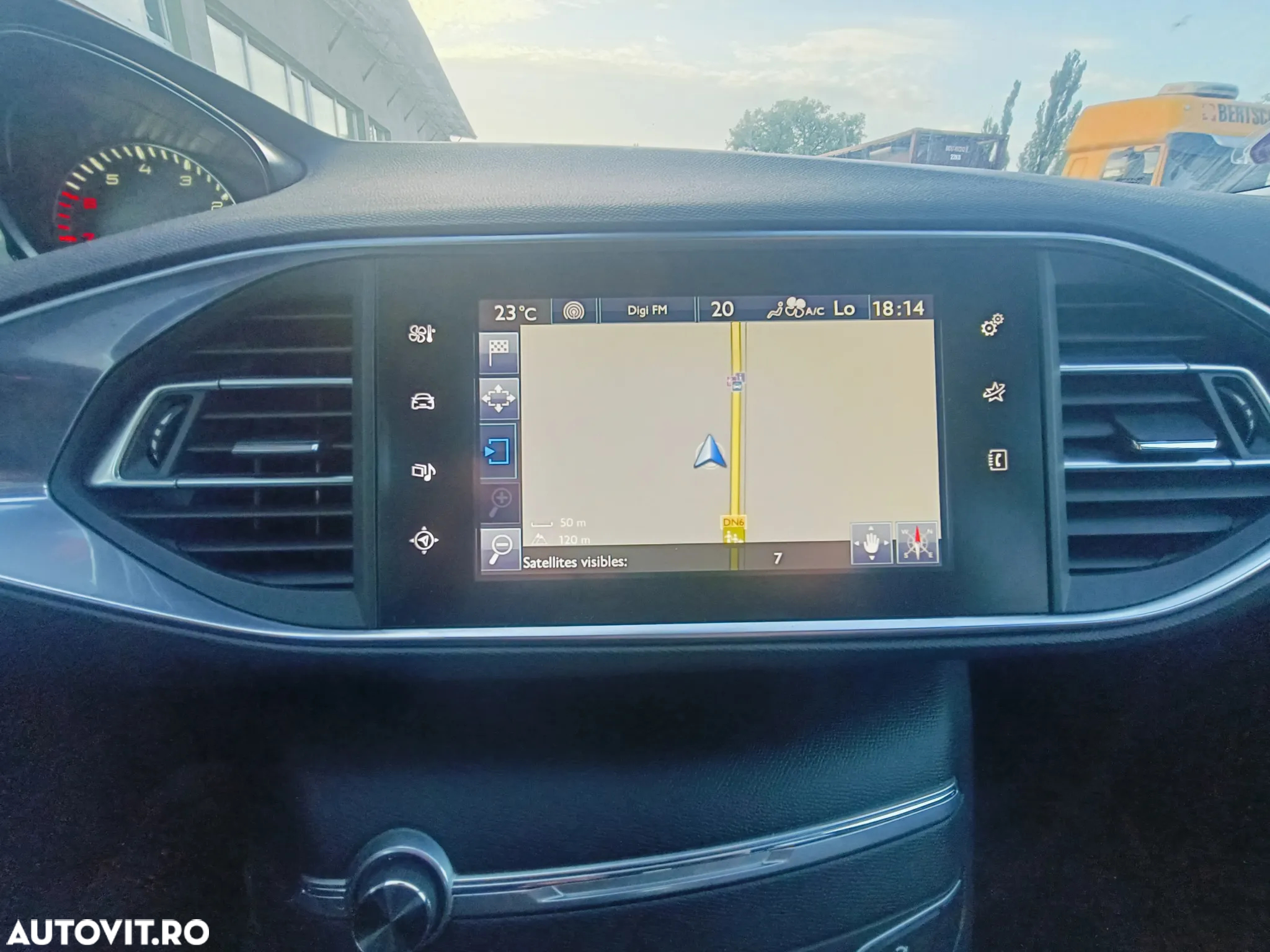 Peugeot 308 1.2 L PureTech Turbo Allure - 15