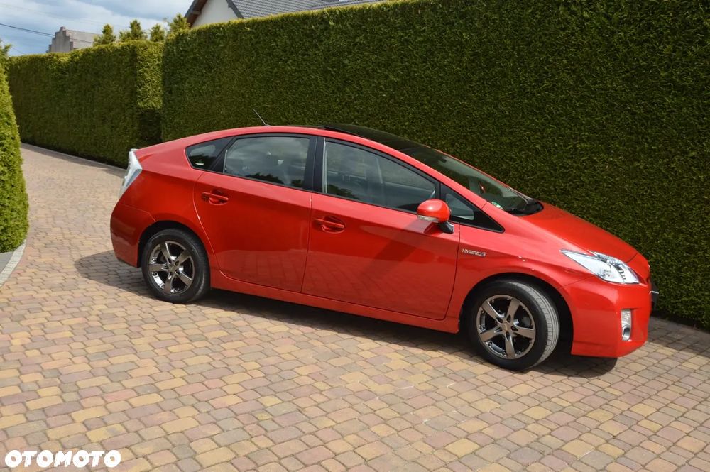 Toyota Prius (Hybrid) Life - 3