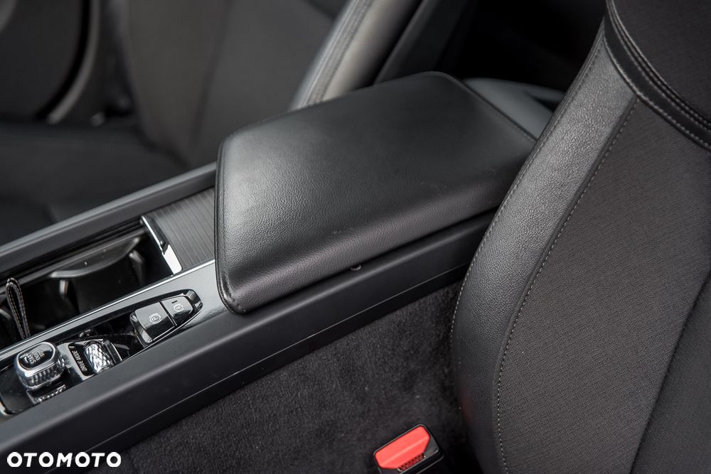 Volvo V60 D3 Drive-E Momentum - 19