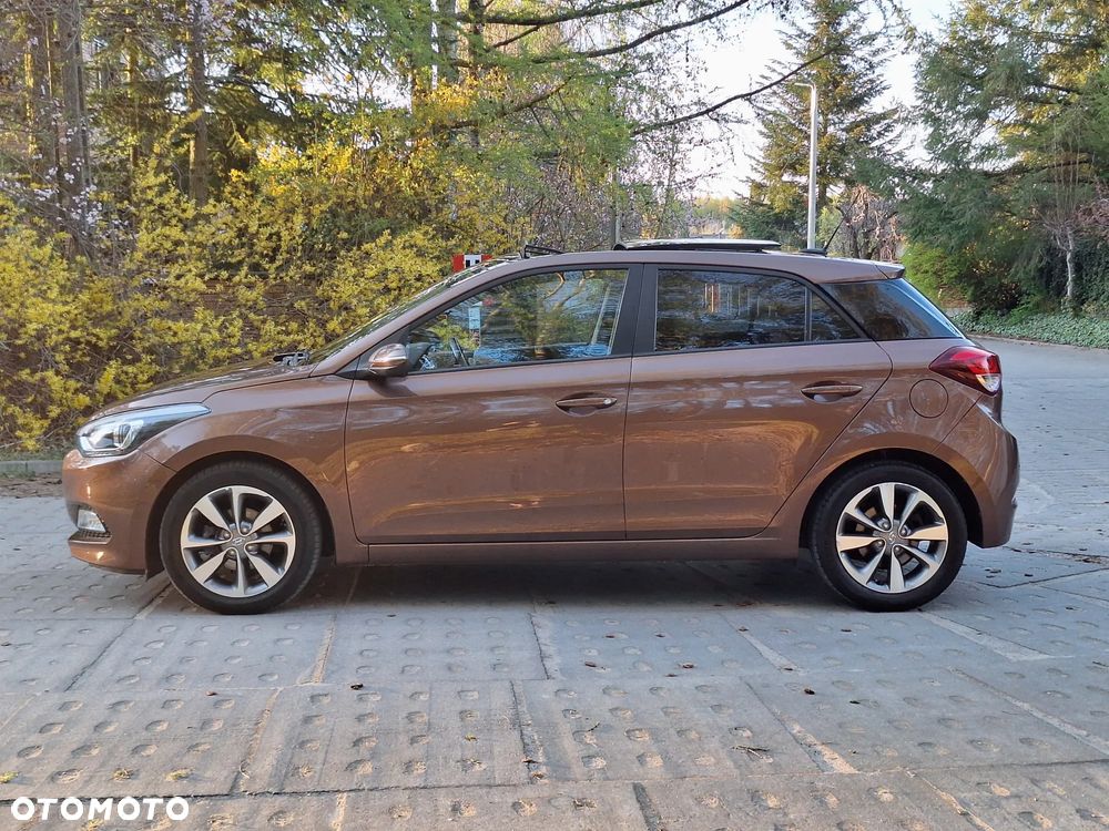 Hyundai i20 1.4 YES Gold - 12