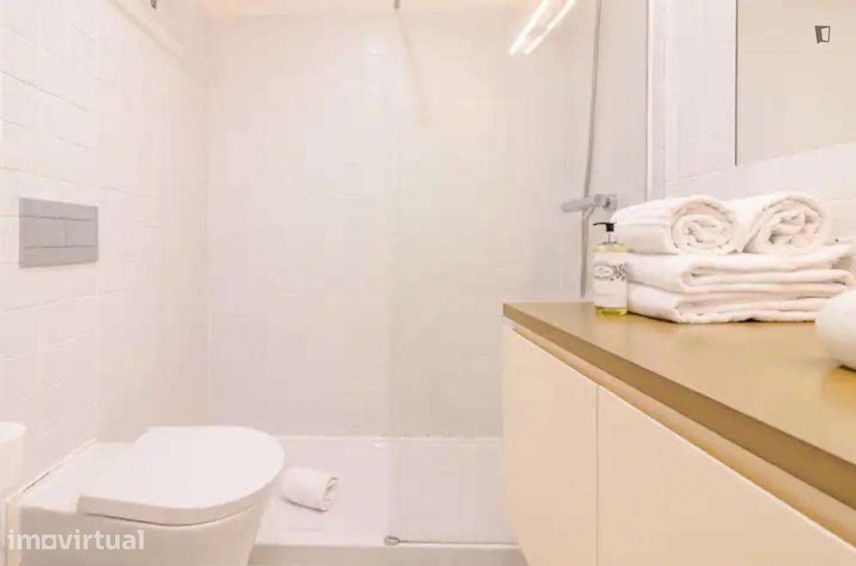 Apartamento com 1 quartos - localizado em São Nicolau Porto - Grande imagem: 2/12