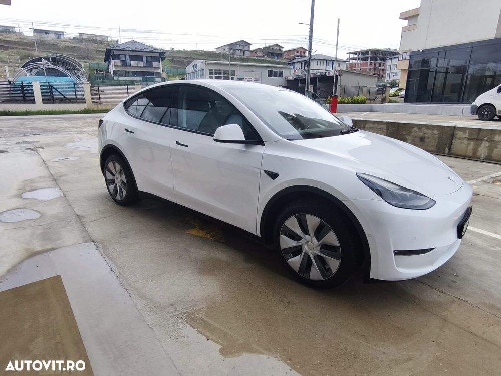 Tesla Model Y - 3