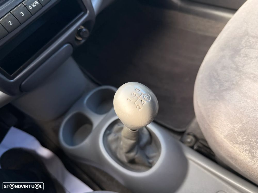 Toyota Yaris 1.4 D-4D Sol ABS - 19