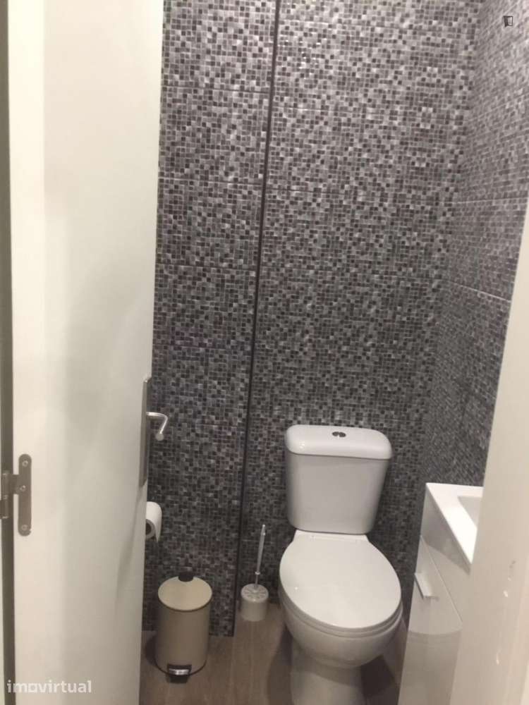 Quarto - localizado em Campanhã Porto - Grande imagem: 2/10