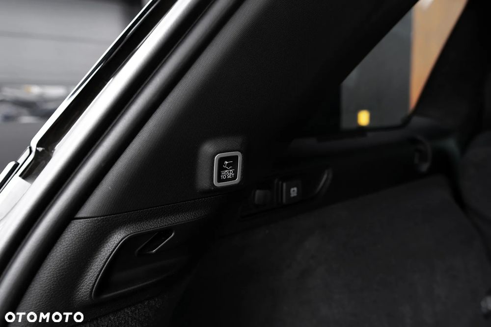 Jeep Grand Cherokee - 28