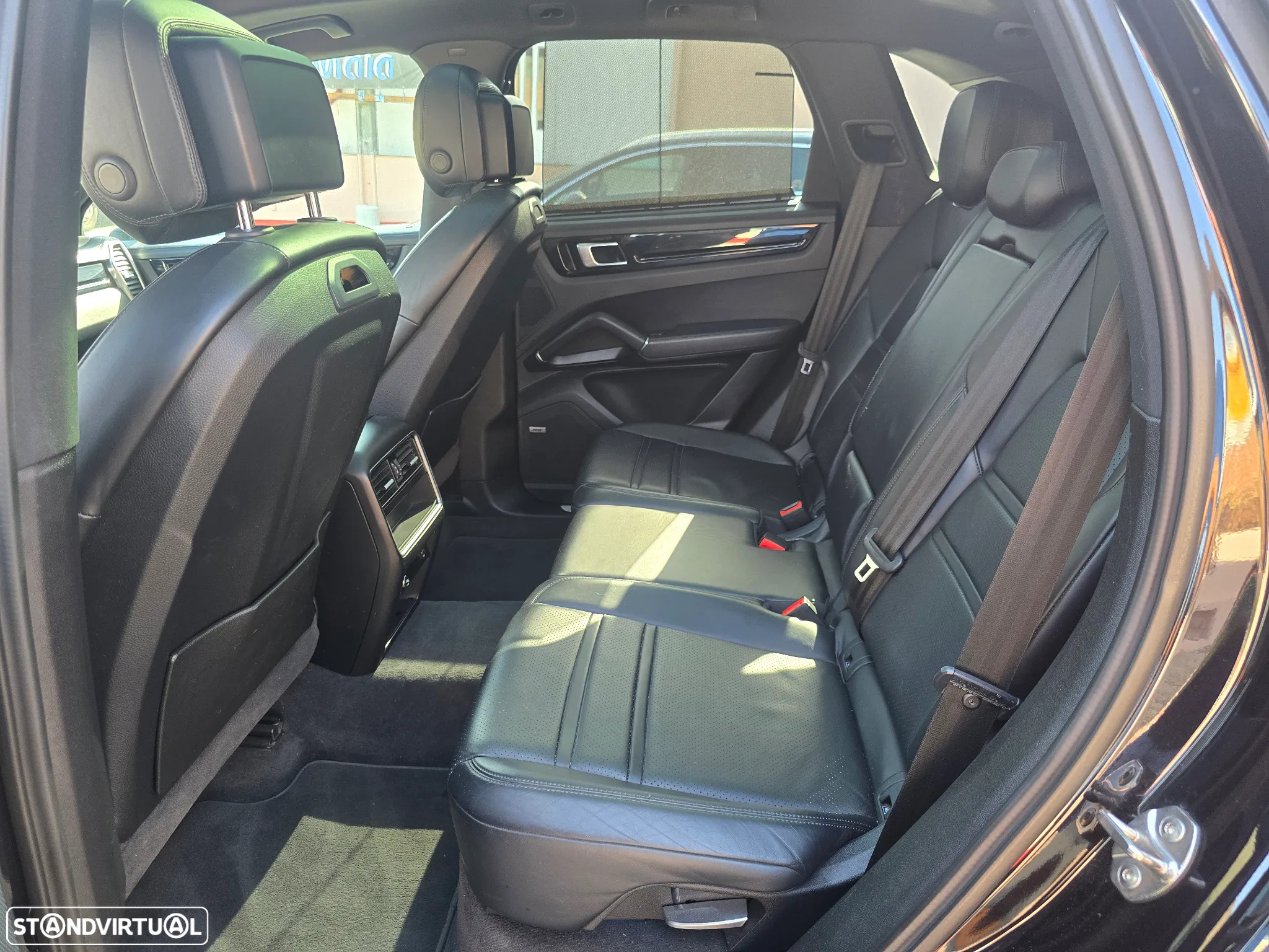 Porsche Cayenne - 24