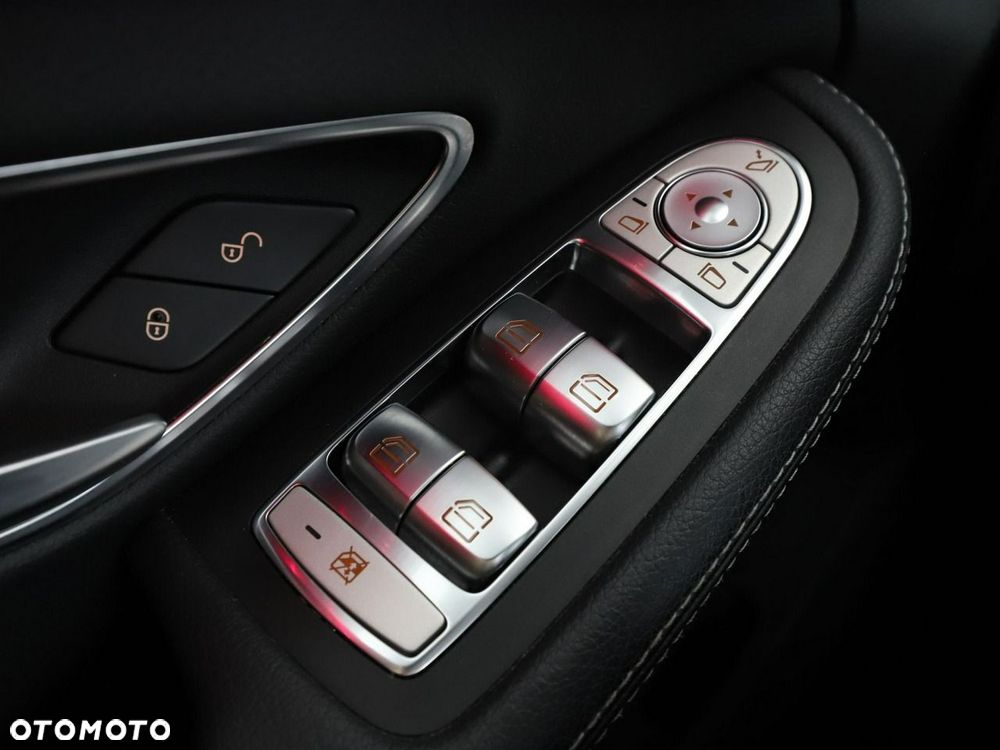 Mercedes-Benz Klasa C 300 4Matic 9G-TRONIC Avantgarde - 38