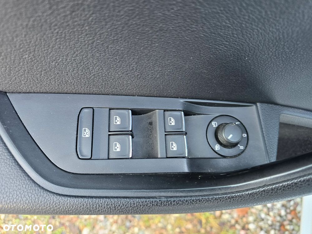 Skoda Superb 2.0 TDI DSG Ambition - 36