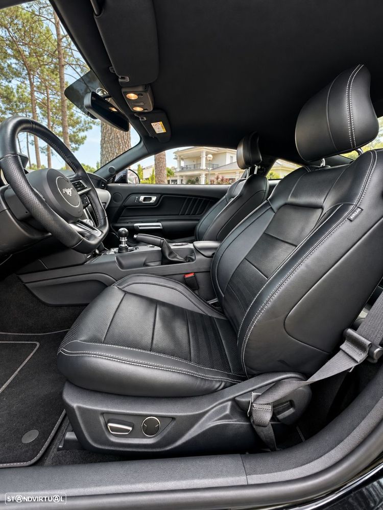 Ford Mustang 2.3i EcoBoost - 12