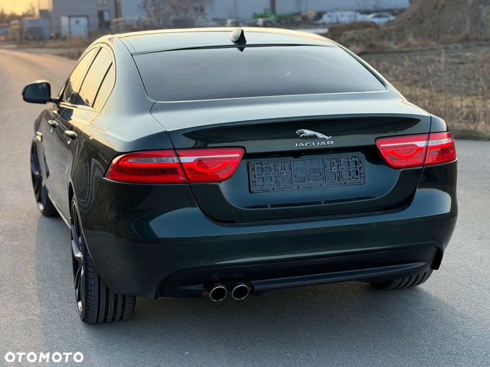 Jaguar XE 2.0 D R-Sport - 23