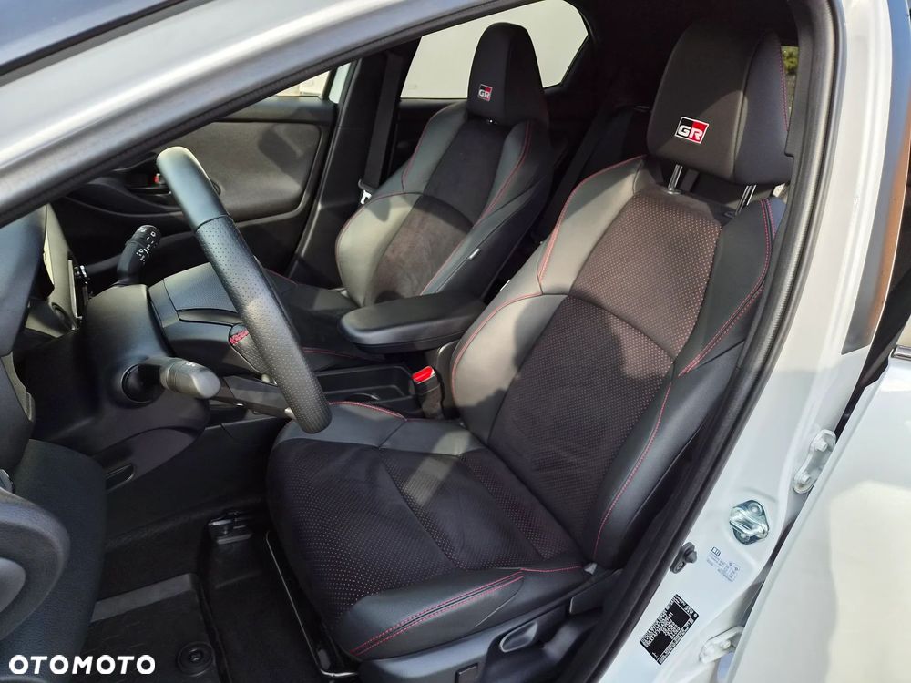 Toyota Yaris Hybrid 1.5 GR Sport - 11