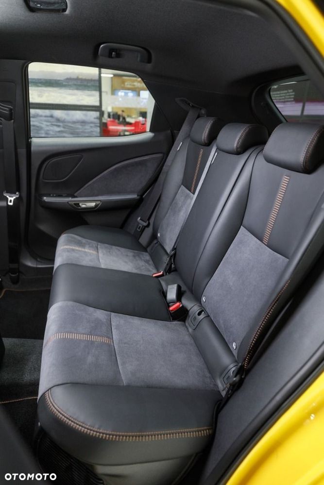 Lexus LBX - 30