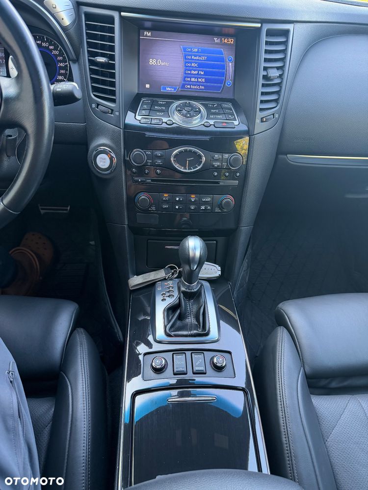 Infiniti Q70 - 9