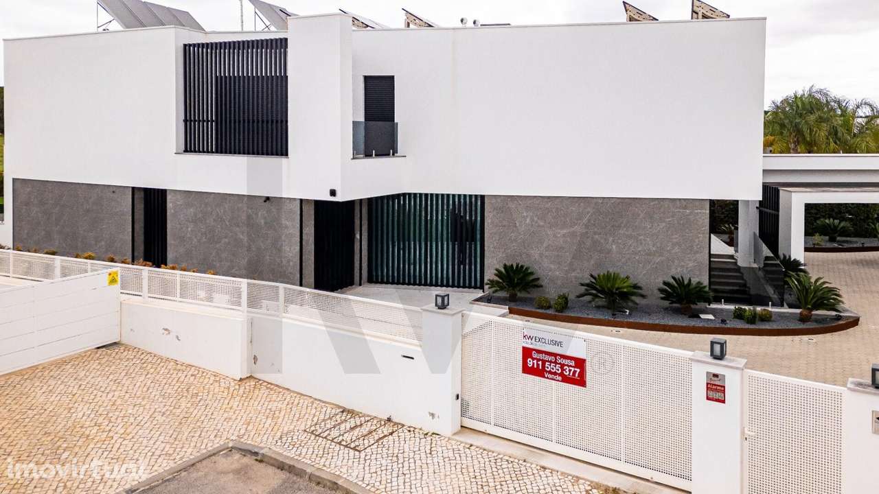 Moradia T5 Contemporânea com Domótica Total e Piscina | Vilamoura - Grande imagem: 3/59