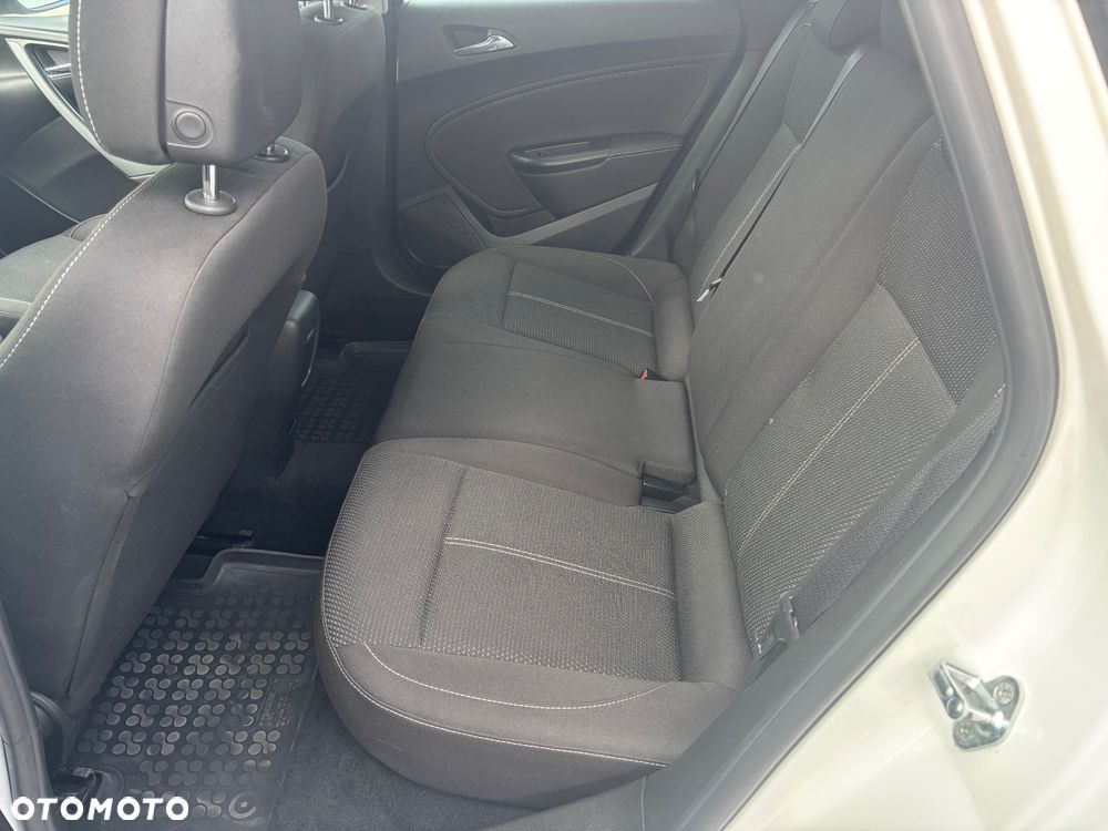 Opel Astra 2.0 CDTI Exklusiv - 12