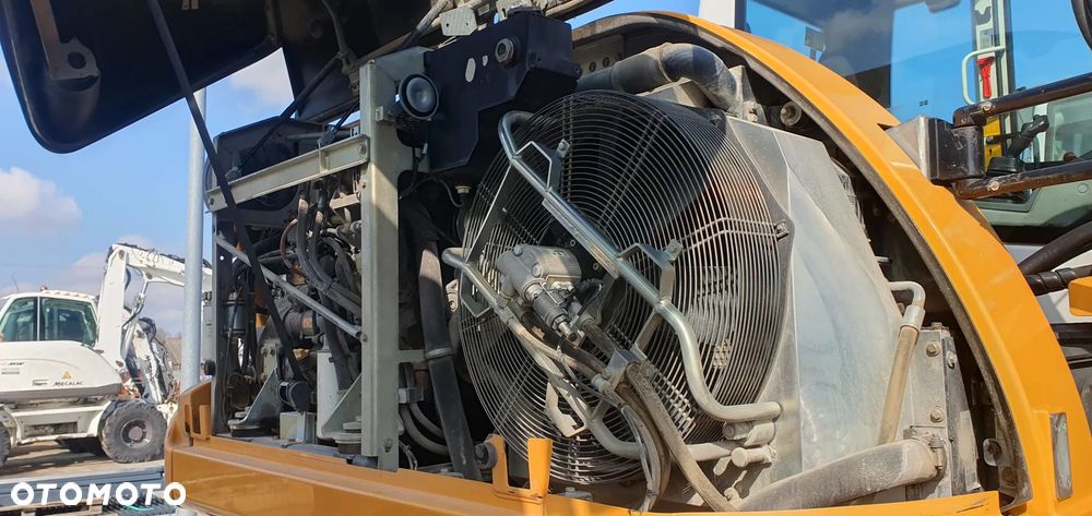 Liebherr A910 Compact - 15