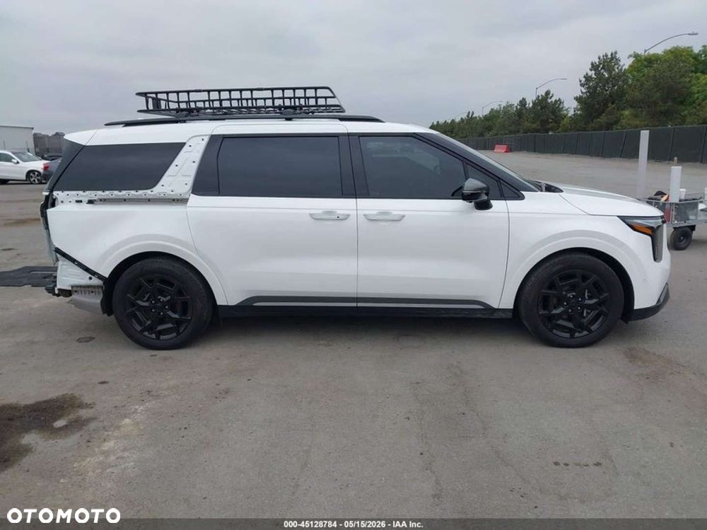 Kia Carnival - 9