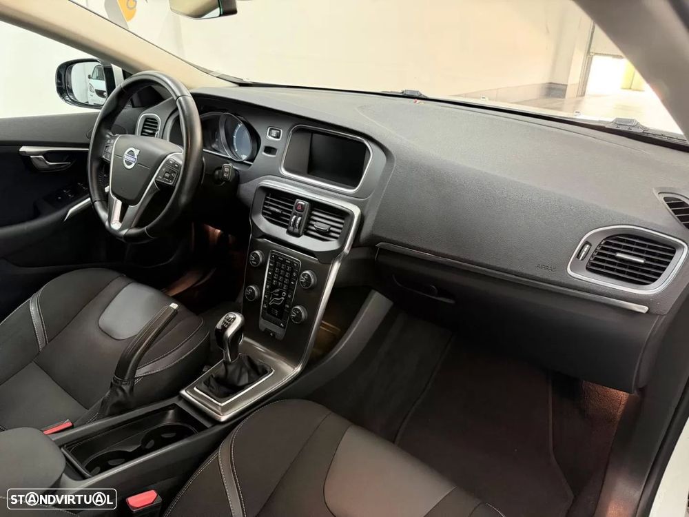 Volvo V40 D2 Momentum - 19