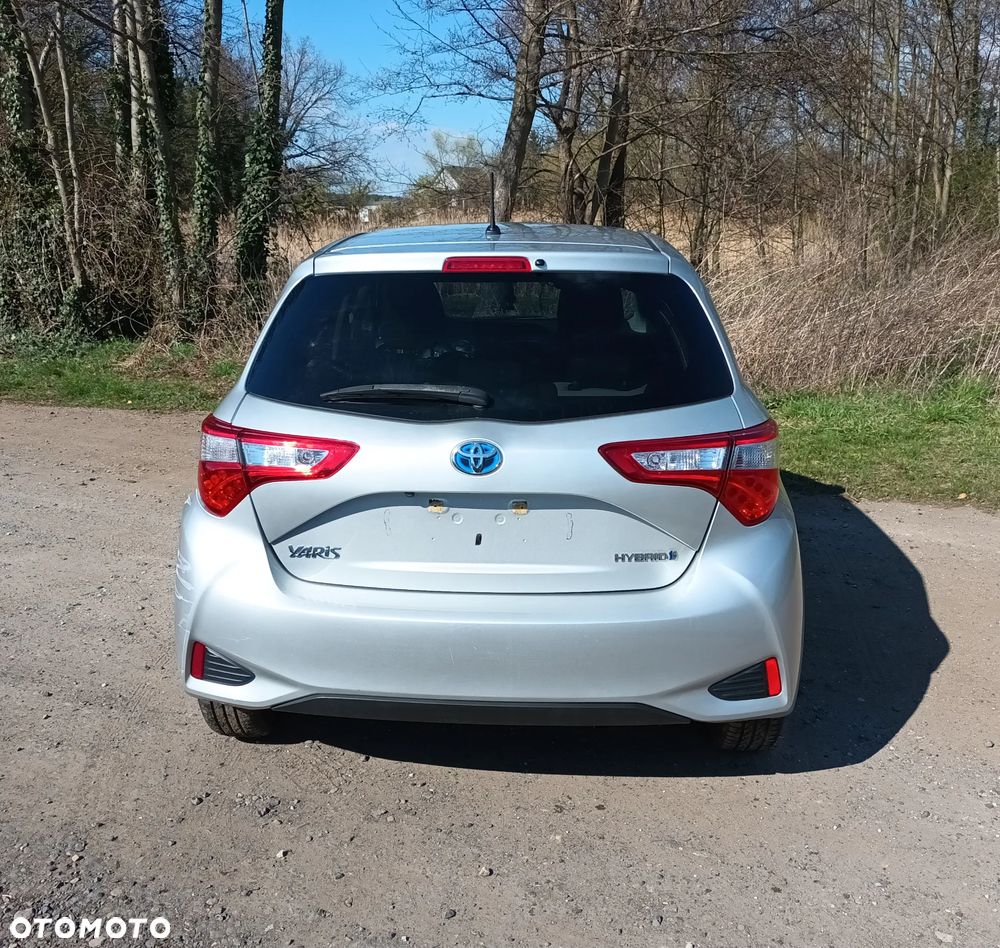 Toyota Yaris Hybrid 100 Active - 13