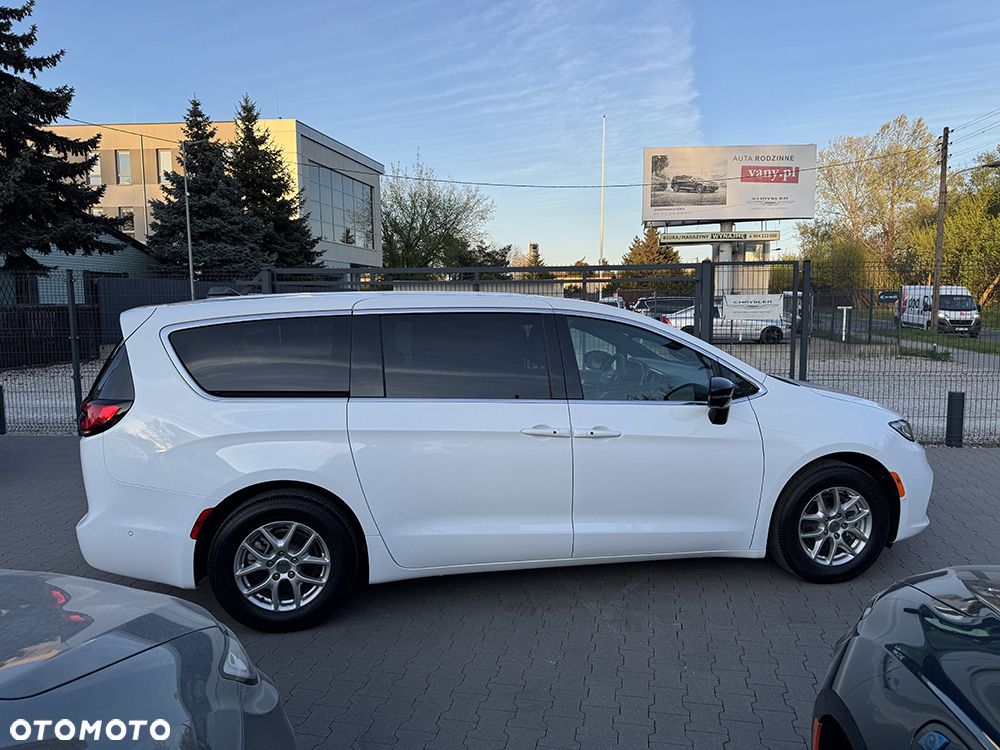 Chrysler Pacifica - 4