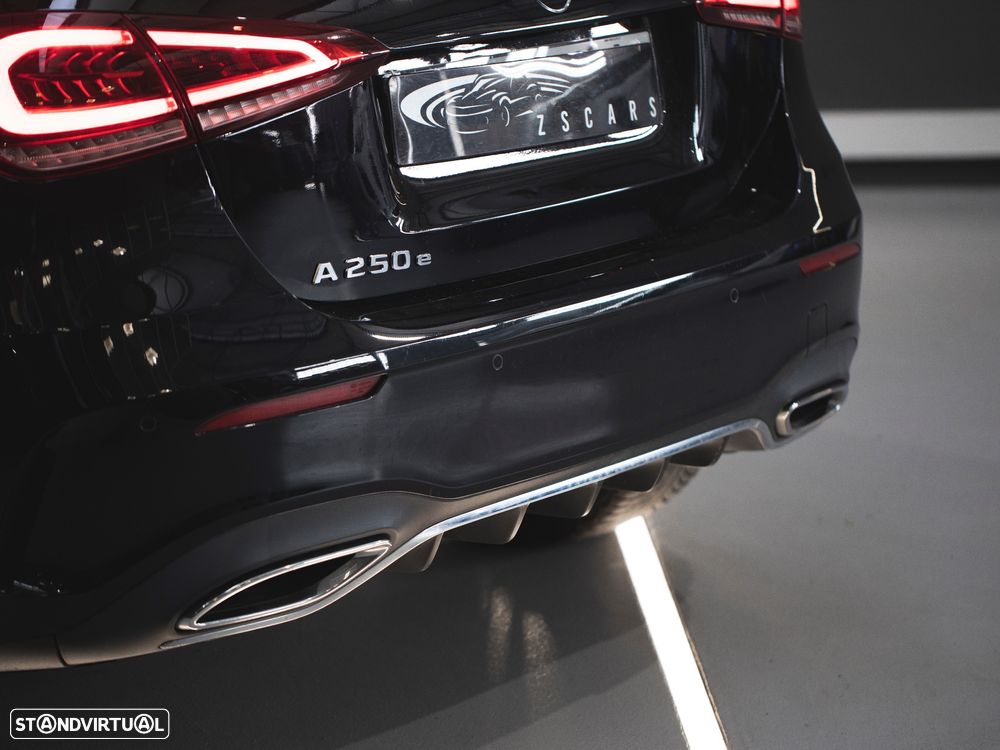 Mercedes-Benz A 250 e 8G-DCT AMG Line - 12