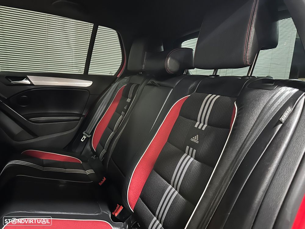 VW Golf 2.0 GTI adidas - 23