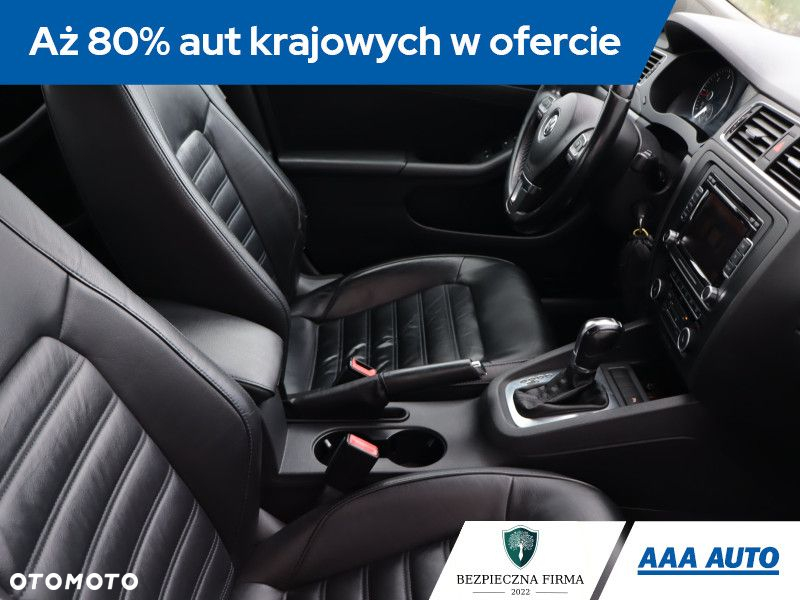 Volkswagen Jetta - 10