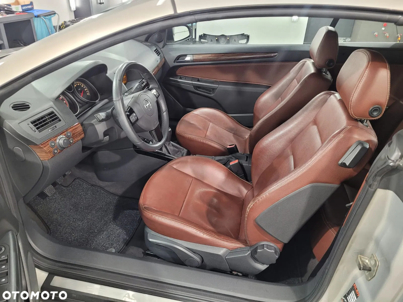 Opel Astra TwinTop 1.8 Cosmo - 38