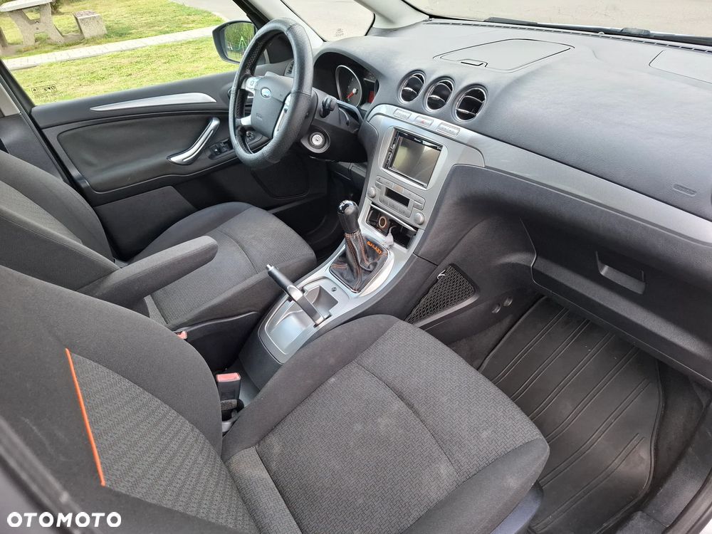 Ford Galaxy - 8