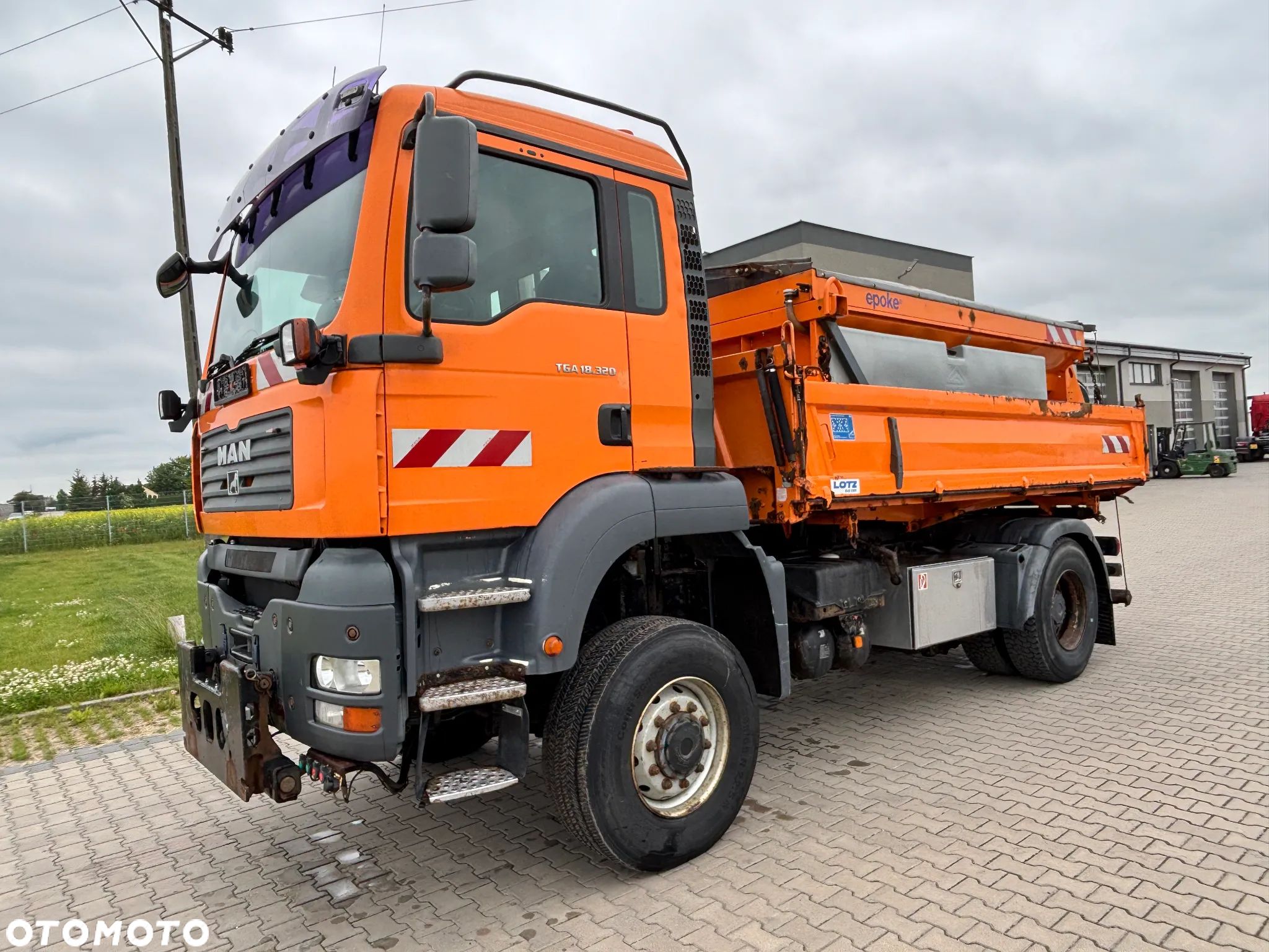 MAN 18.320 4x4 stały napęd na wał , kiper Meiller , posypywarka EPOKE, czołownica do pługa , sterowanie, manual , - 1