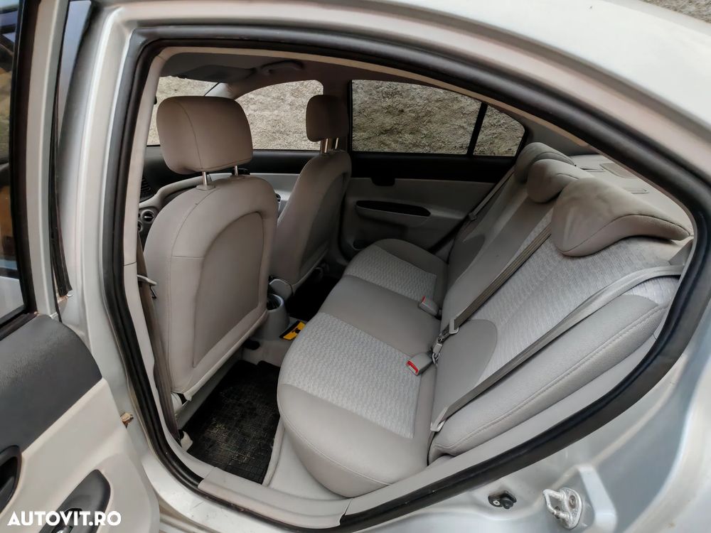 Hyundai Accent MC 14 DOHC 4DR GL CLASSIC - 6