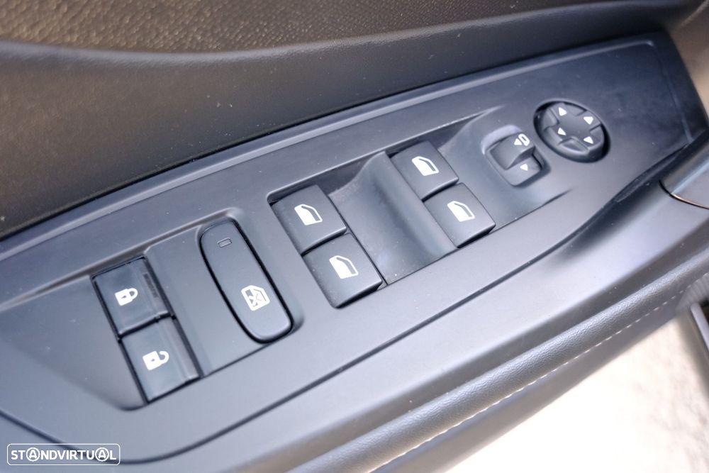 Peugeot 308 1.2 PureTech Allure Pack EAT8 - 31