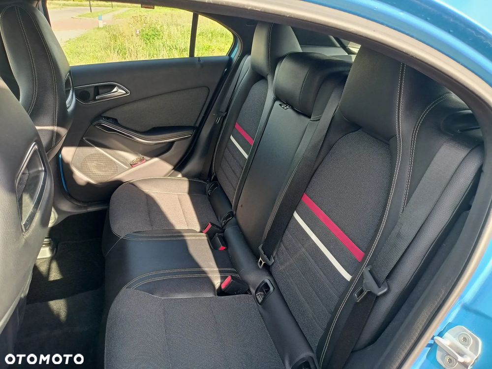 Mercedes-Benz Klasa A 180 (BlueEFFICIENCY) - 10