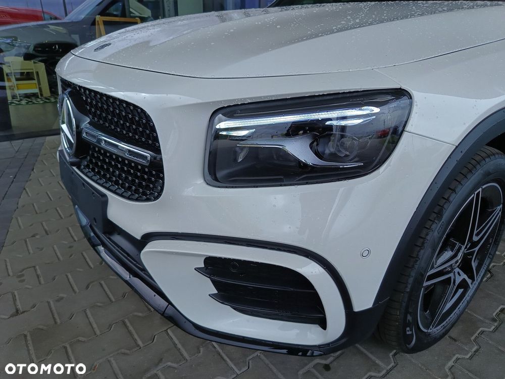 Mercedes-Benz GLB - 32