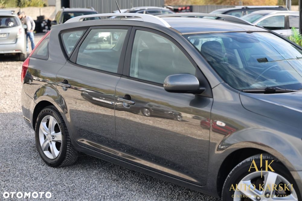 Kia Ceed - 16