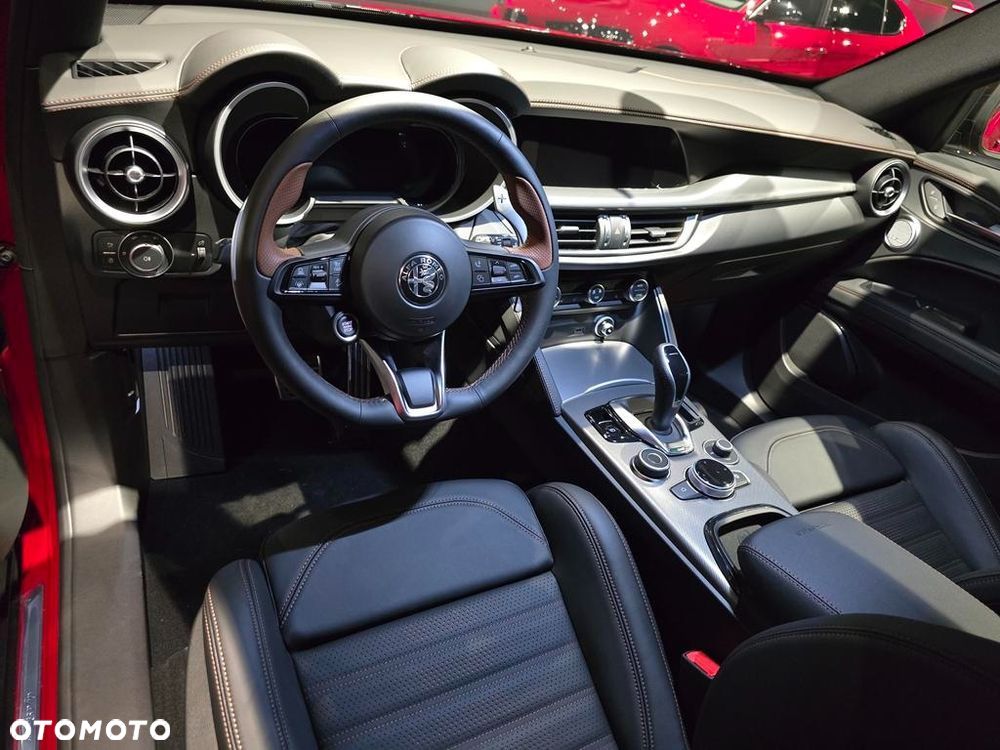Alfa Romeo Stelvio 2.0 Turbo 16V AT8-Q4 Intensa - 10