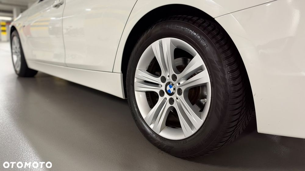 BMW Seria 3 318i Sport Line - 30