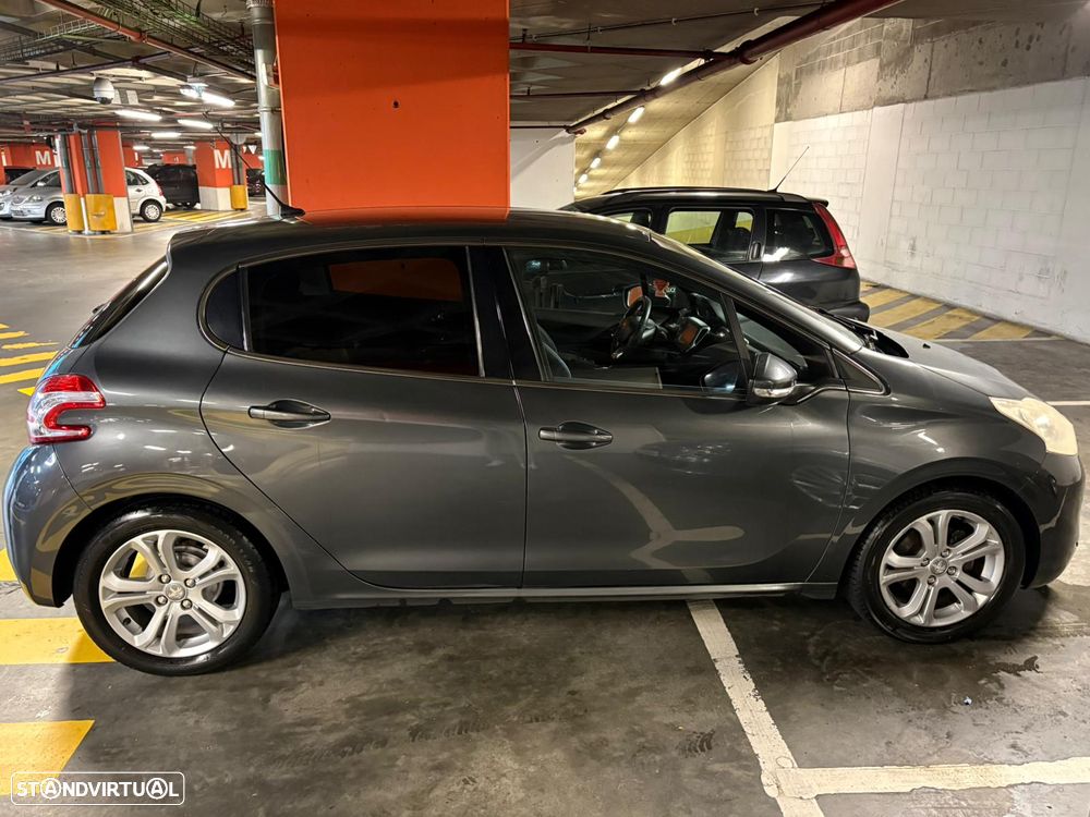 Peugeot 208 1.4 HDi Allure - 2