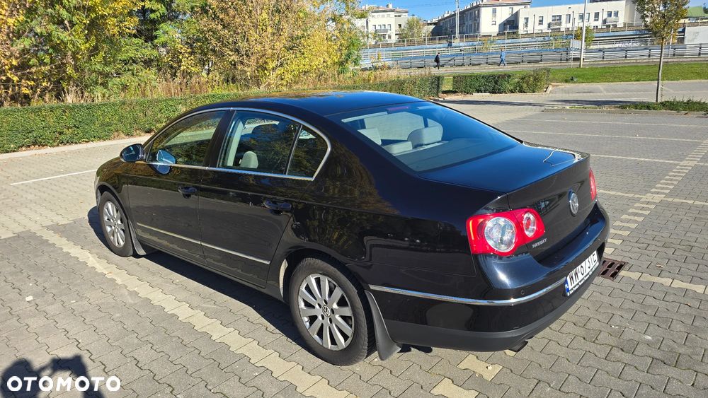Volkswagen Passat - 4