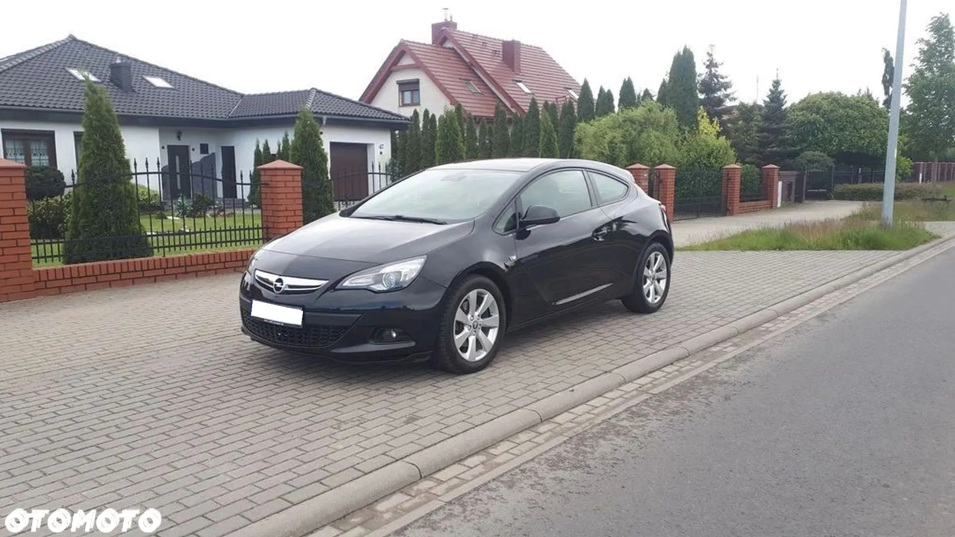 Opel Astra GTC 1.4 Turbo - 2